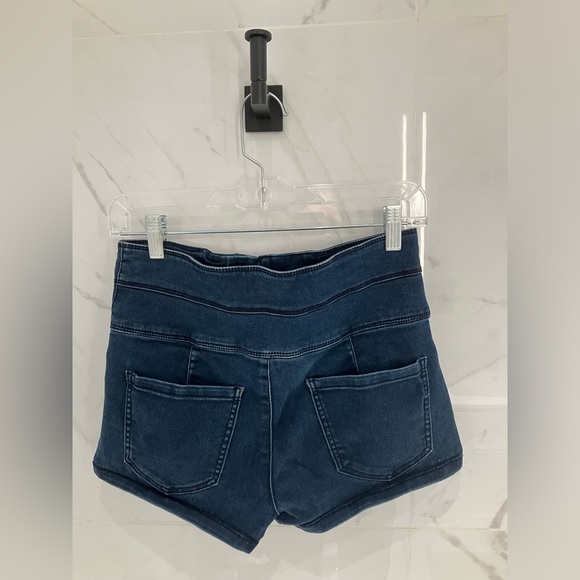 Stretchy Booty Shorts - Size 27 - Picture 3 of 3